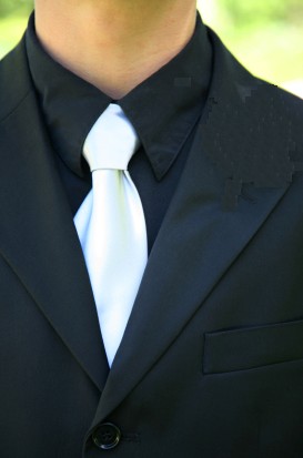 white-tie-black-shirt